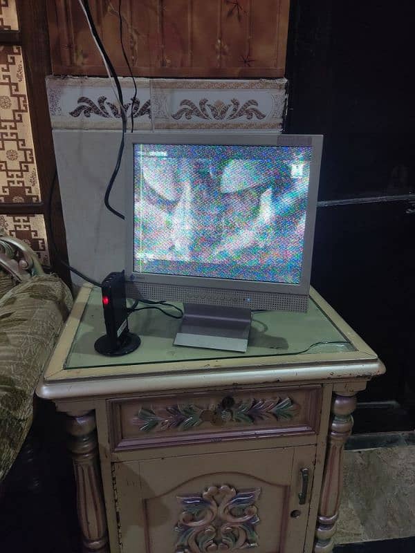 TV device with LCD . proper Working with box 4