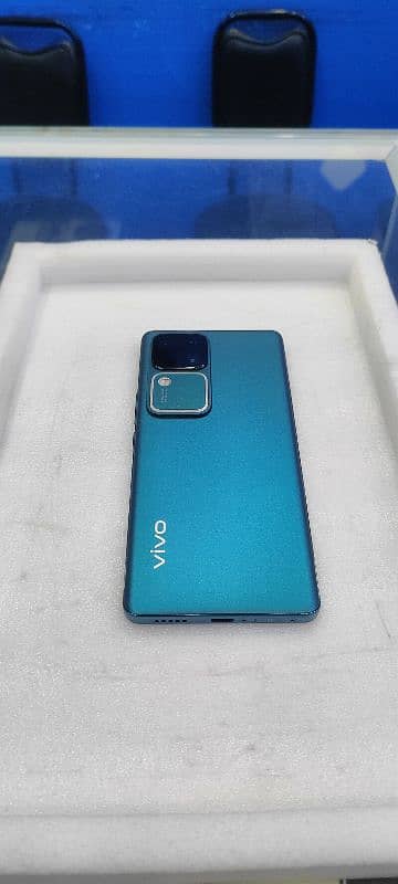 V30 10 by 10 box and charger 4