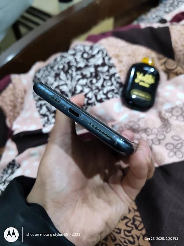 Apple iPhone 11 Pro Max Dual Pta Approved. 5