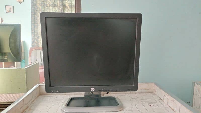 HP Core i3 desktop 3rd gen with lcd 0