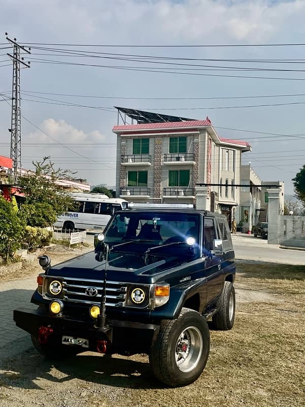 Toyota Land Cruiser 1989 11