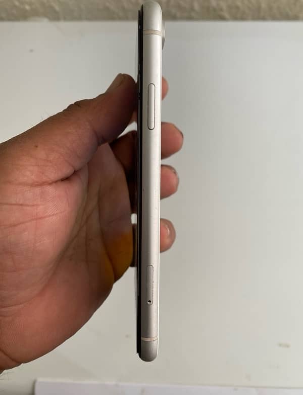 Apple Xr pta approved good condition 4