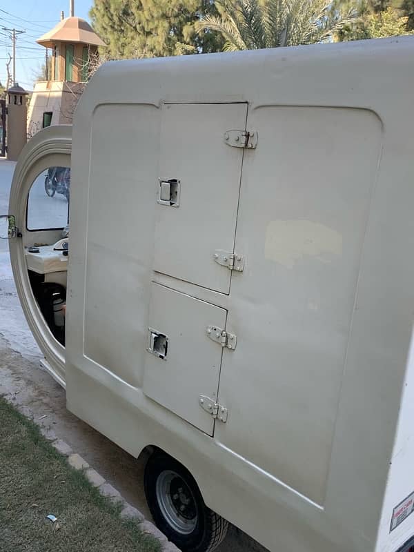 200cc Fiber Cab Rikshaw For Supply Milk And Vegetable 10