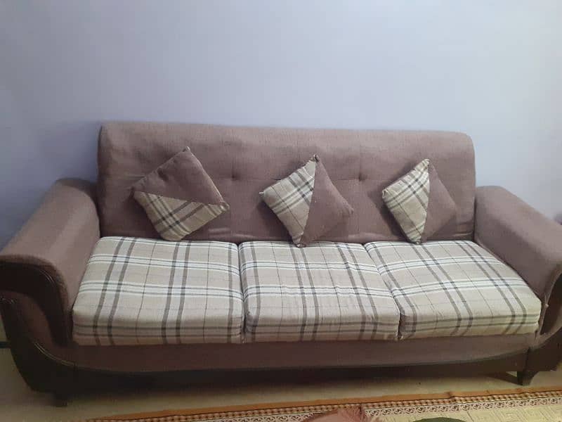 7 seater sofa set for sale in a reasonable price negotiable 3