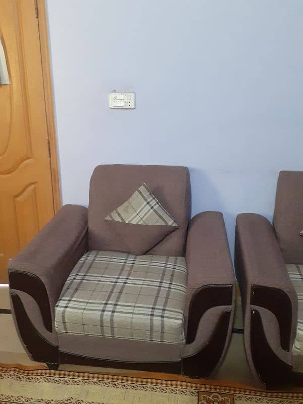 7 seater sofa set for sale in a reasonable price negotiable 4