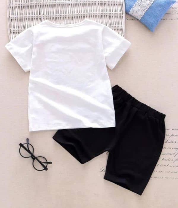 baby stitched cotton tee shirt and cotton shorts 1