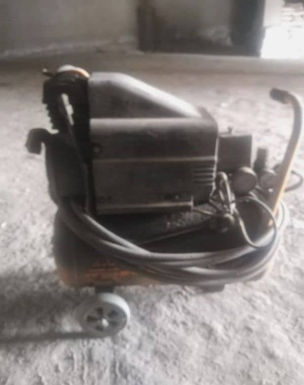 Compressor for sale with pipe and gun 0