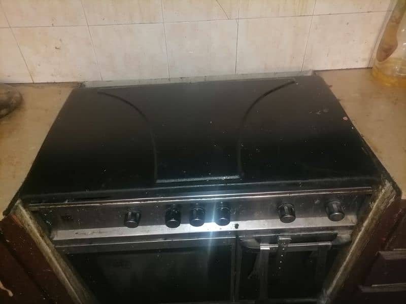 old cooking rang with oven 1