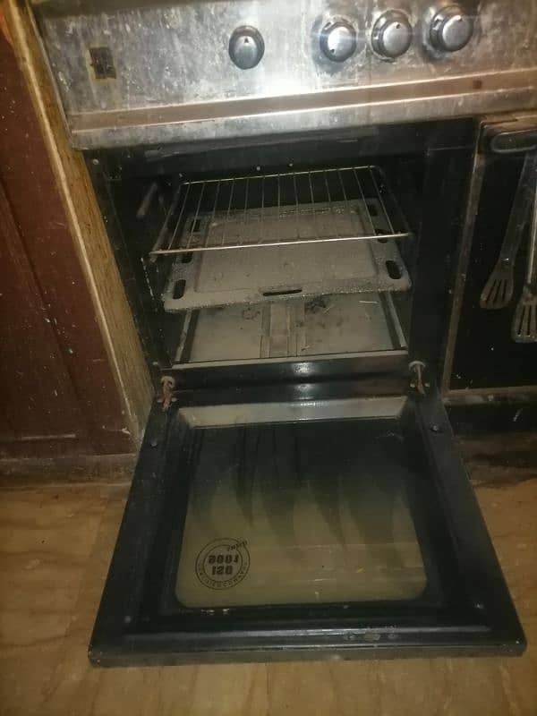 old cooking rang with oven 5