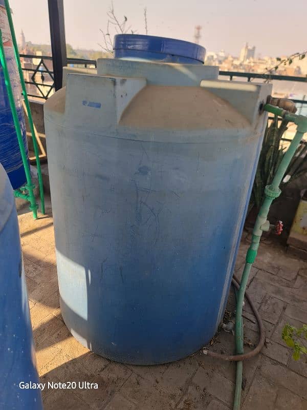 2 water tank good condition urgent sale 2