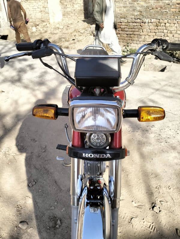 Honda CD70 2023 3