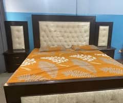 Bed set and dressing table for sale