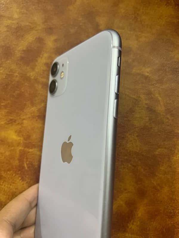 Iphone 11 - Scrachless new condition 1