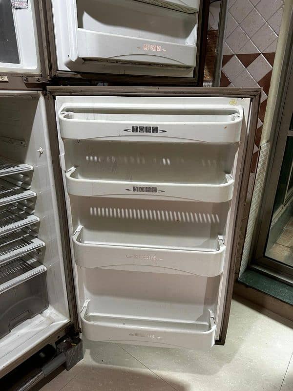 Dawalnce Big Size Refrigerator 1