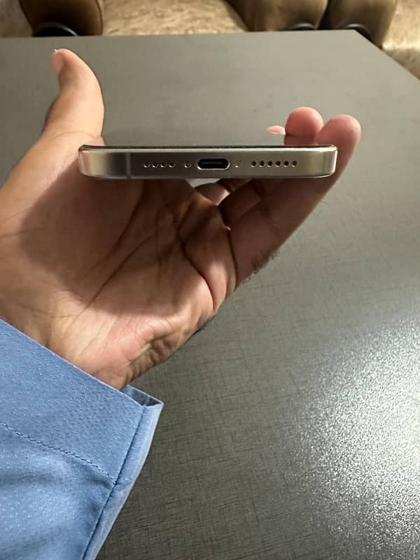 Iphone 15 Pro Max, 256 GB, PTA Approved 4