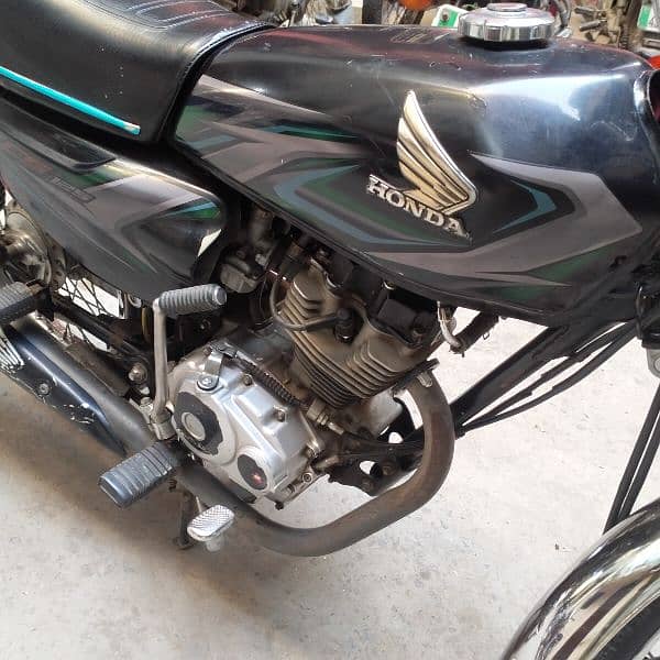 Honda cg 125 model 2023 first owner all ok koi Kam ni hony wala 8