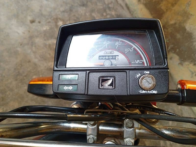 United 70cc motorcycle in good condition. 4