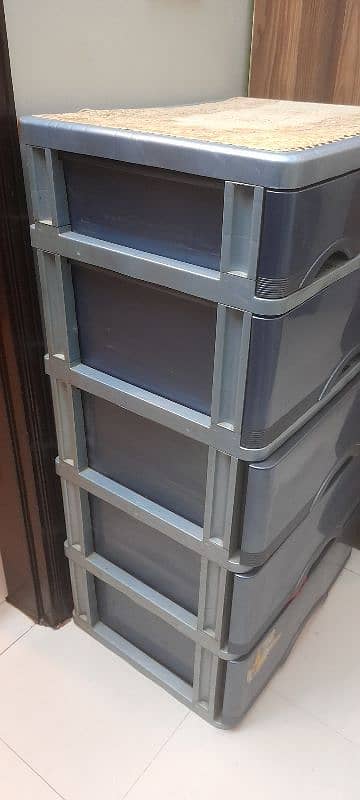 urgent sale my 6 drawers cabnet 1