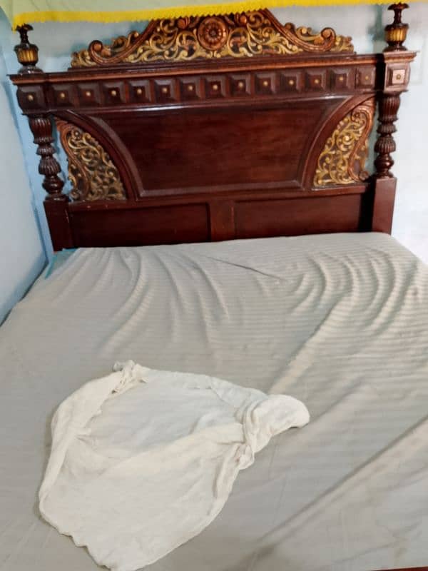 bed real wood good quality whith metrees 0