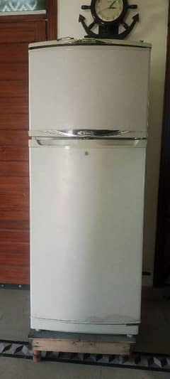 Waves Refrigerator with freezer