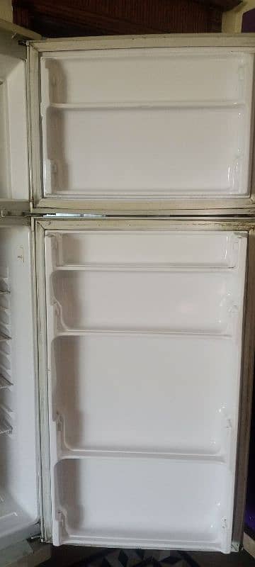 Waves Refrigerator with freezer 2