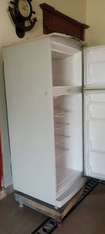 Waves Refrigerator with freezer 3