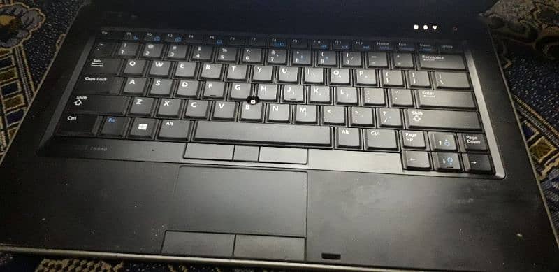 Dell LATITUDE E6440 1