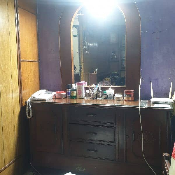 Dressing table 0