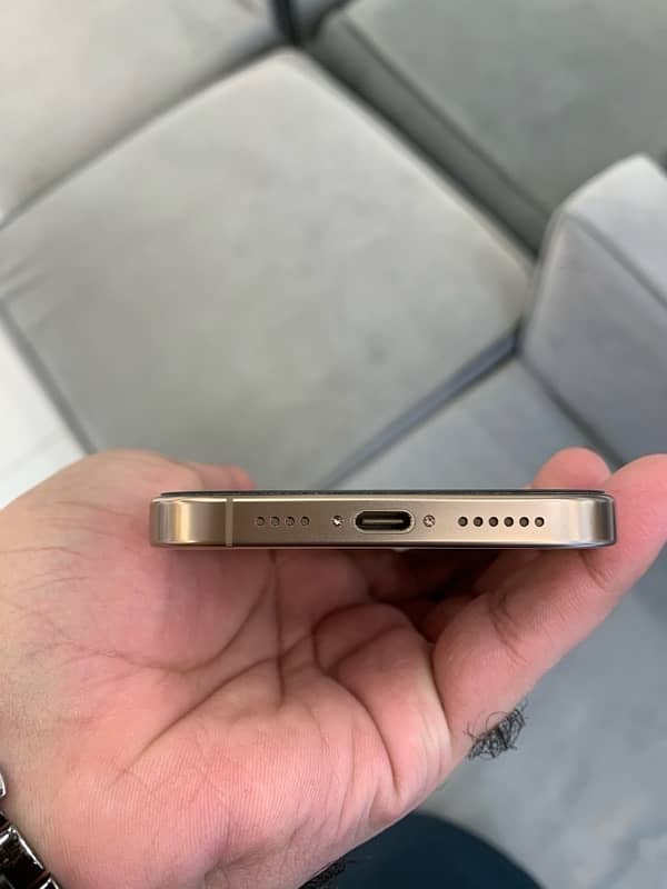 iphone 16 pro max desert titanium 256gb 4