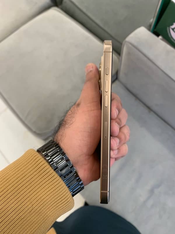 iphone 16 pro max desert titanium 256gb 5