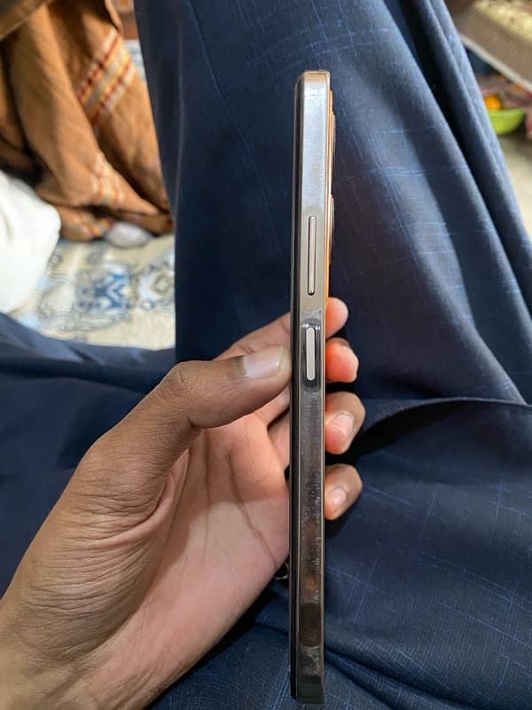 infinix note 30  8 256 only mobile box missing unfortunately 3