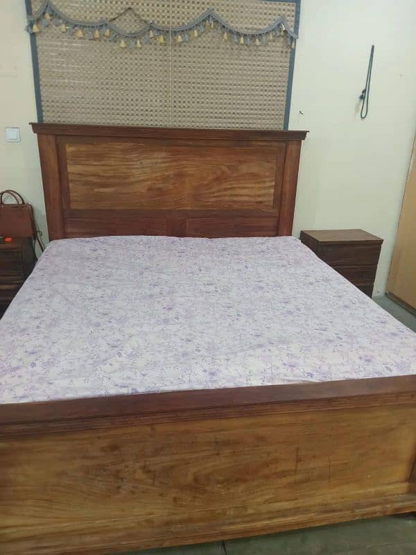 chinioti solid wood bed with 2 side tables. 0