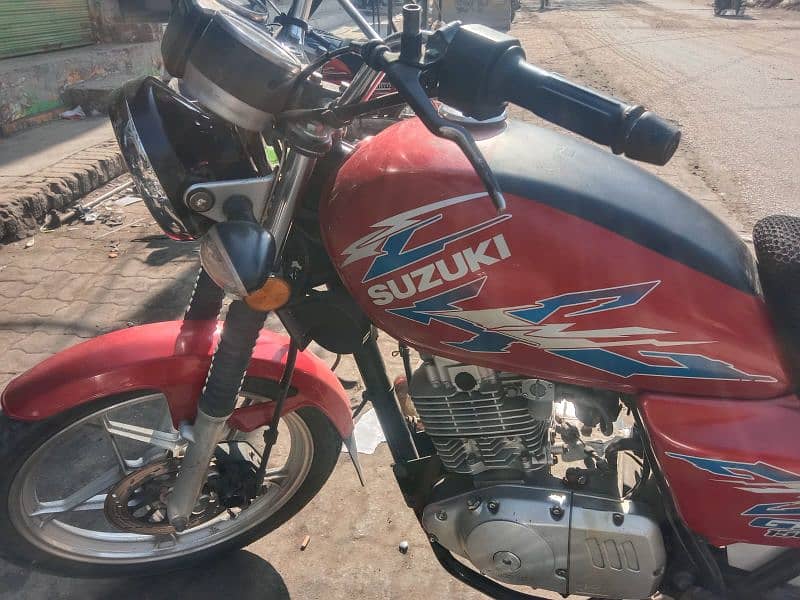 Suzuki GS150Se 4