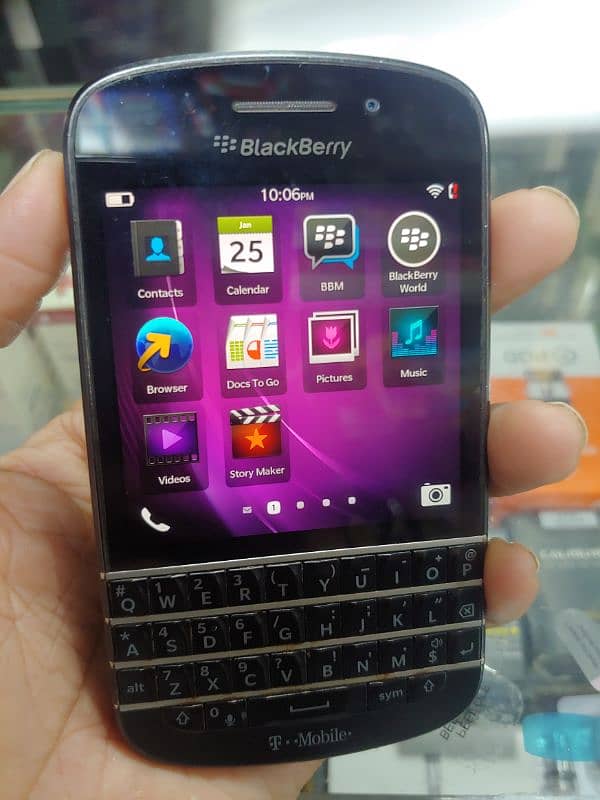 Blackberry Q10 ( Official Duty 1400 ) 0