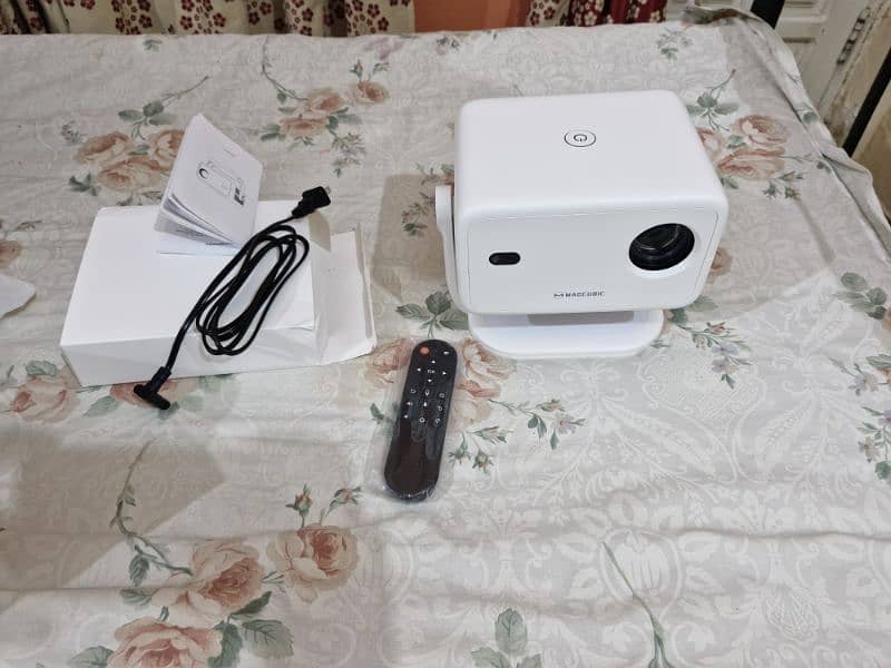 Magcubic L018 Native 1080p 650ANSI 360° Projector 0