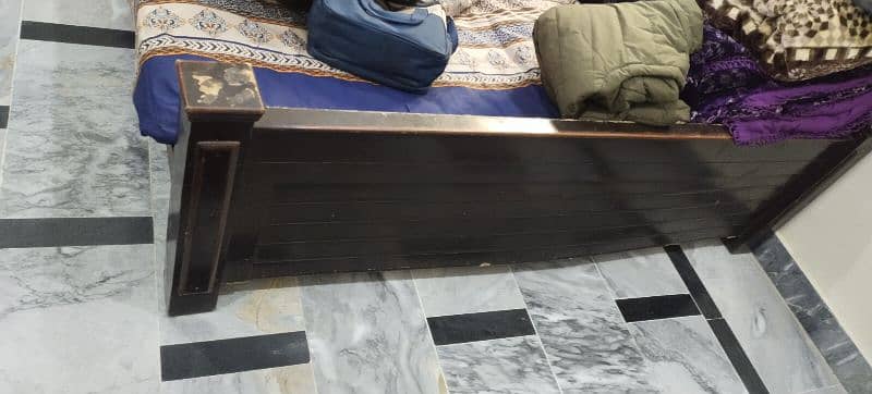 Double bed with Mattress in good condition 1