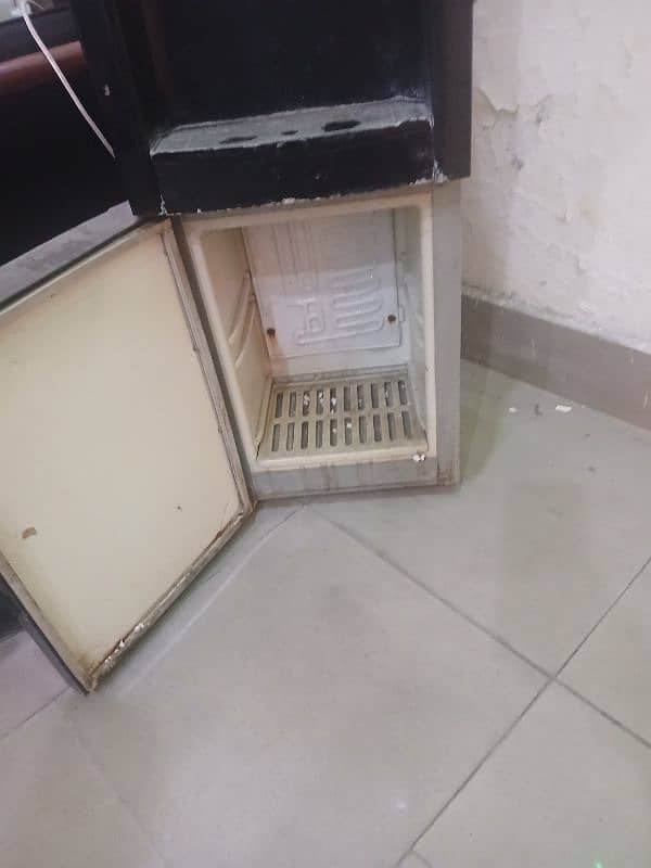 water Dispenser good condition 2