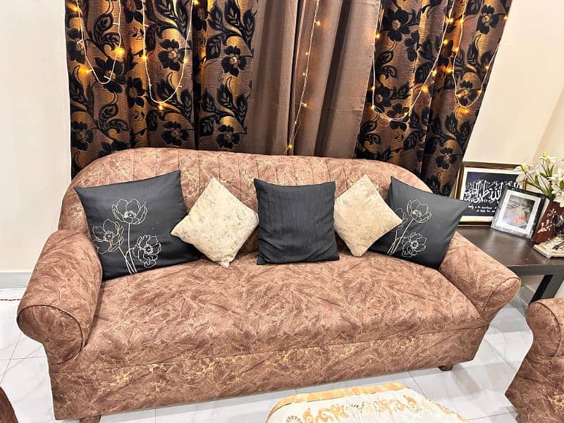 5 SEATER SOFA AVAILABLE IN GOOD CONDITION 1