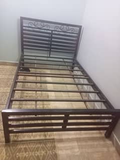 Iron bed 4/6