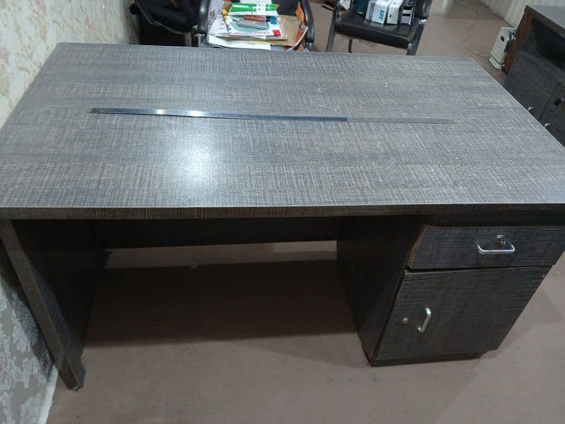 Executive office table and chair for sale 0