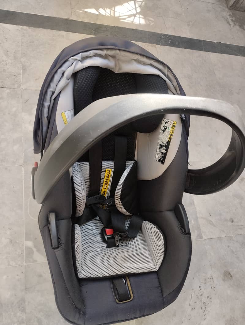 GB brand car seat with fixer 1