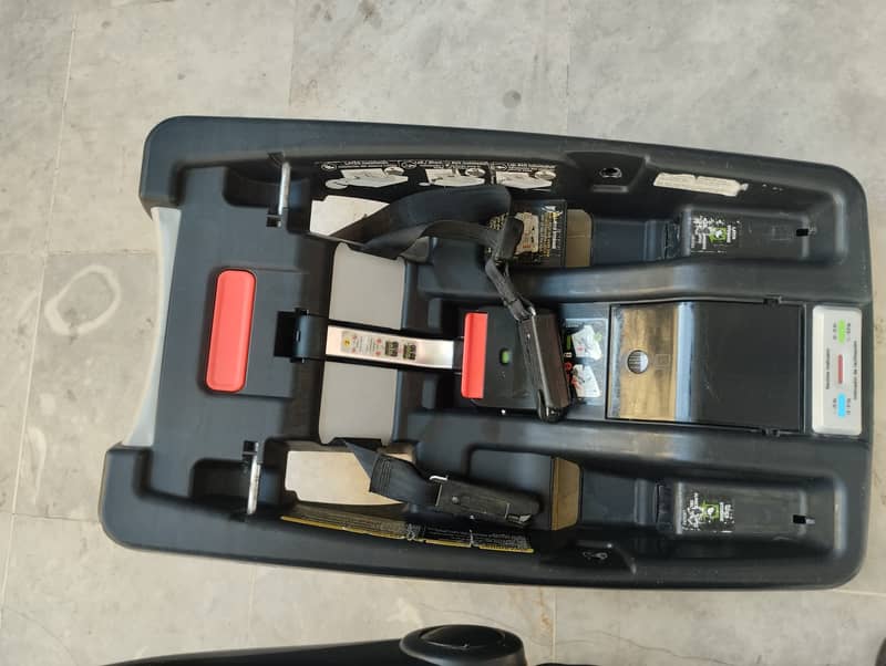 GB brand car seat with fixer 2