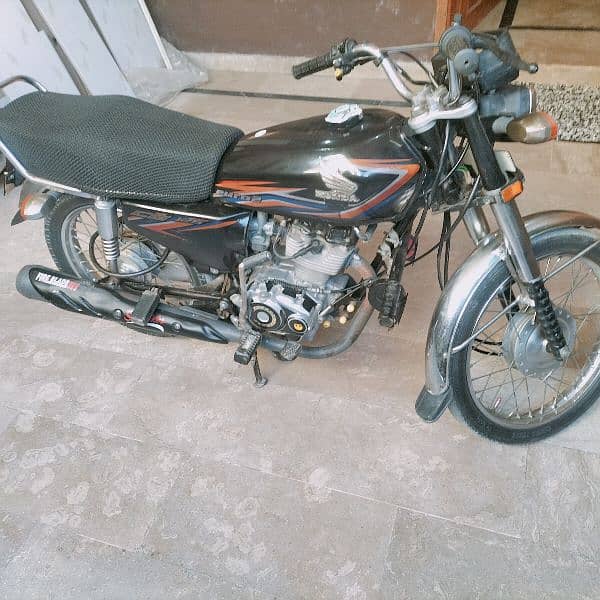 Honda 125 black colour 0