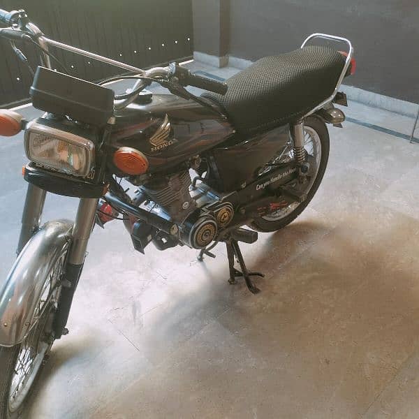 Honda 125 black colour 3