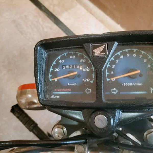 Honda 125 black colour 4