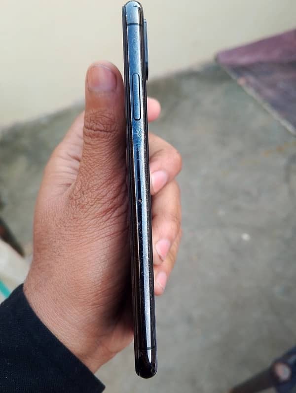 iPhone X for urgent sale because of need case 5