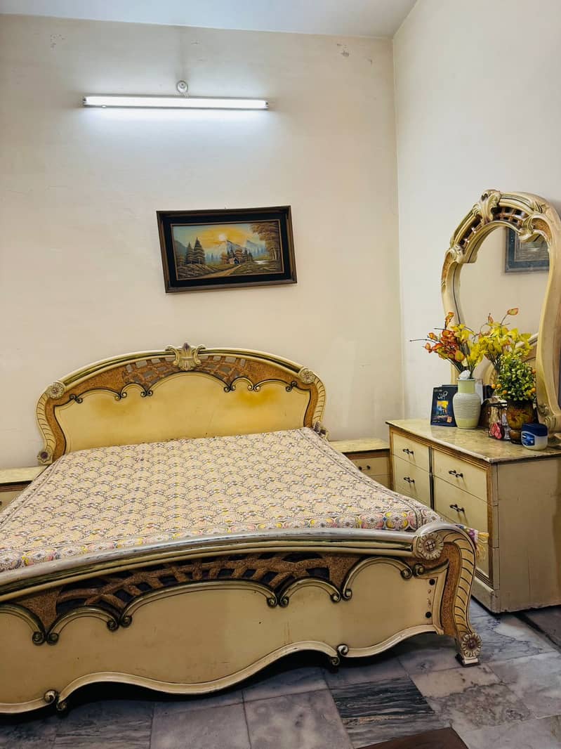 Furniture for sale. comfortable bed and stylish dressing table 1