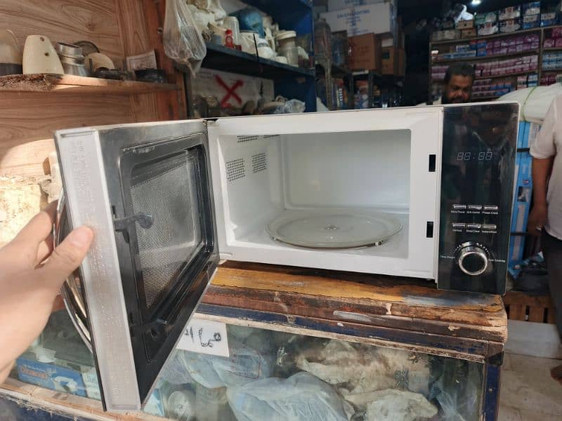 Microwave  for sale 10/10 condition 6