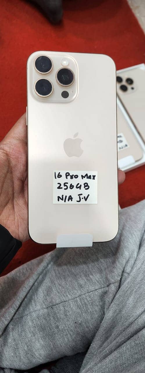 Apple iPhone 16 Pro Max / 256gb JV 3