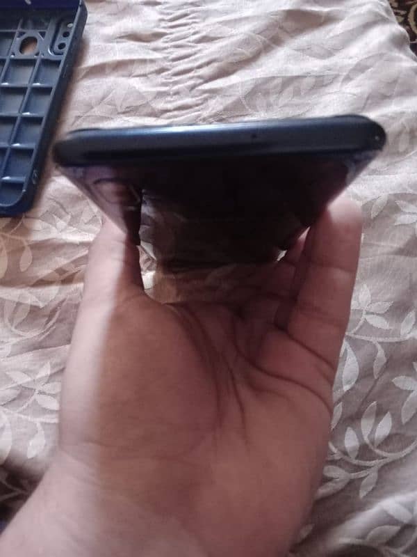 Samsung A20 in good condition 4